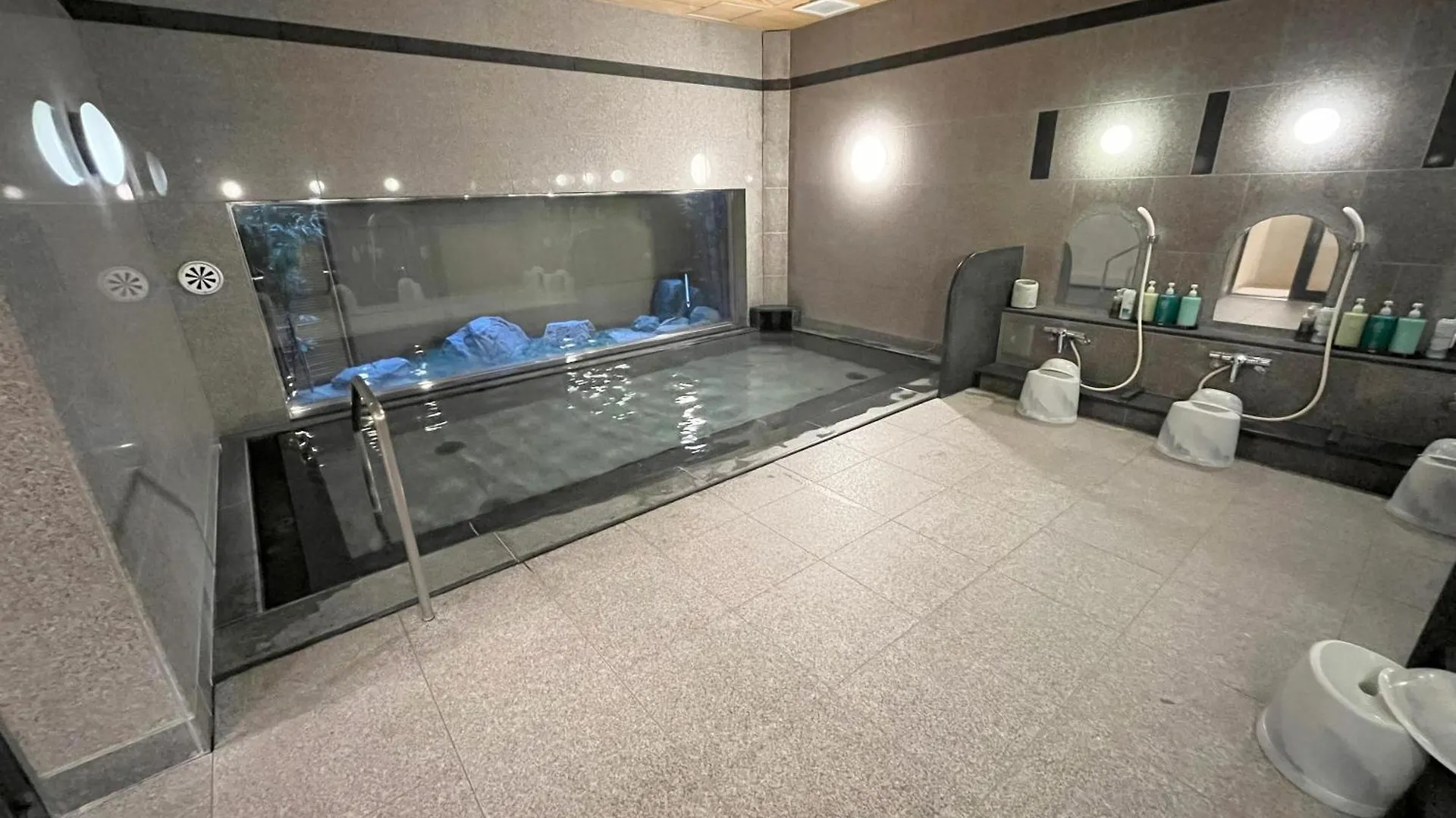 Hotel Route-Inn Sapporo Ekimae Kitaguchi 3*,  Japonya
